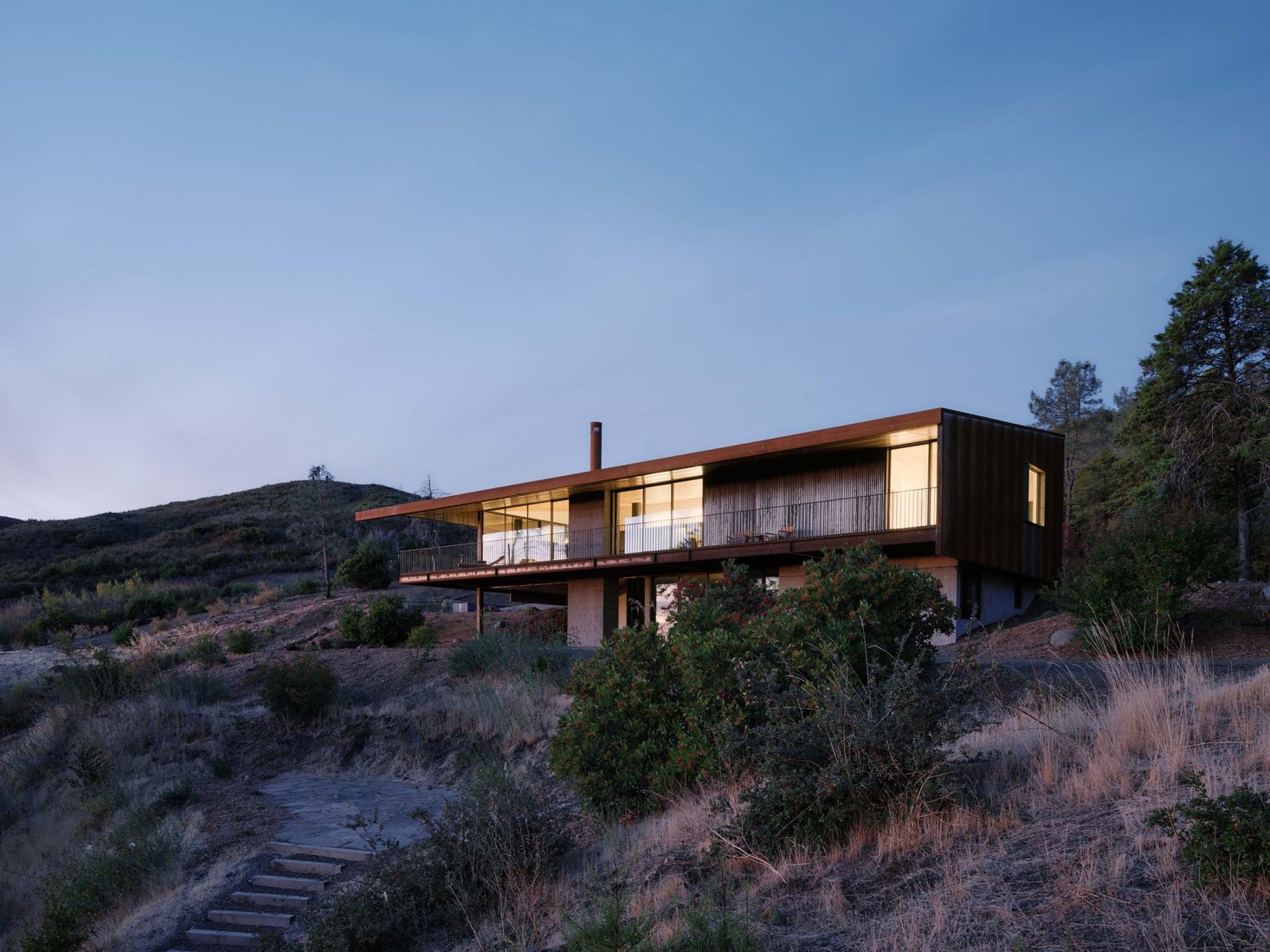 «Pine Flat» por Faulkner Architects. Fotografía por Joe Fletcher. 