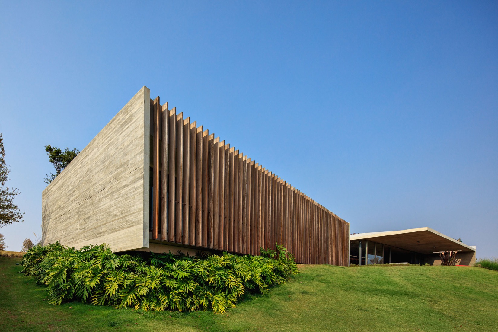 Casa Baroneza por Sabella Arquitetura. Fotografía por Nelson Kon.