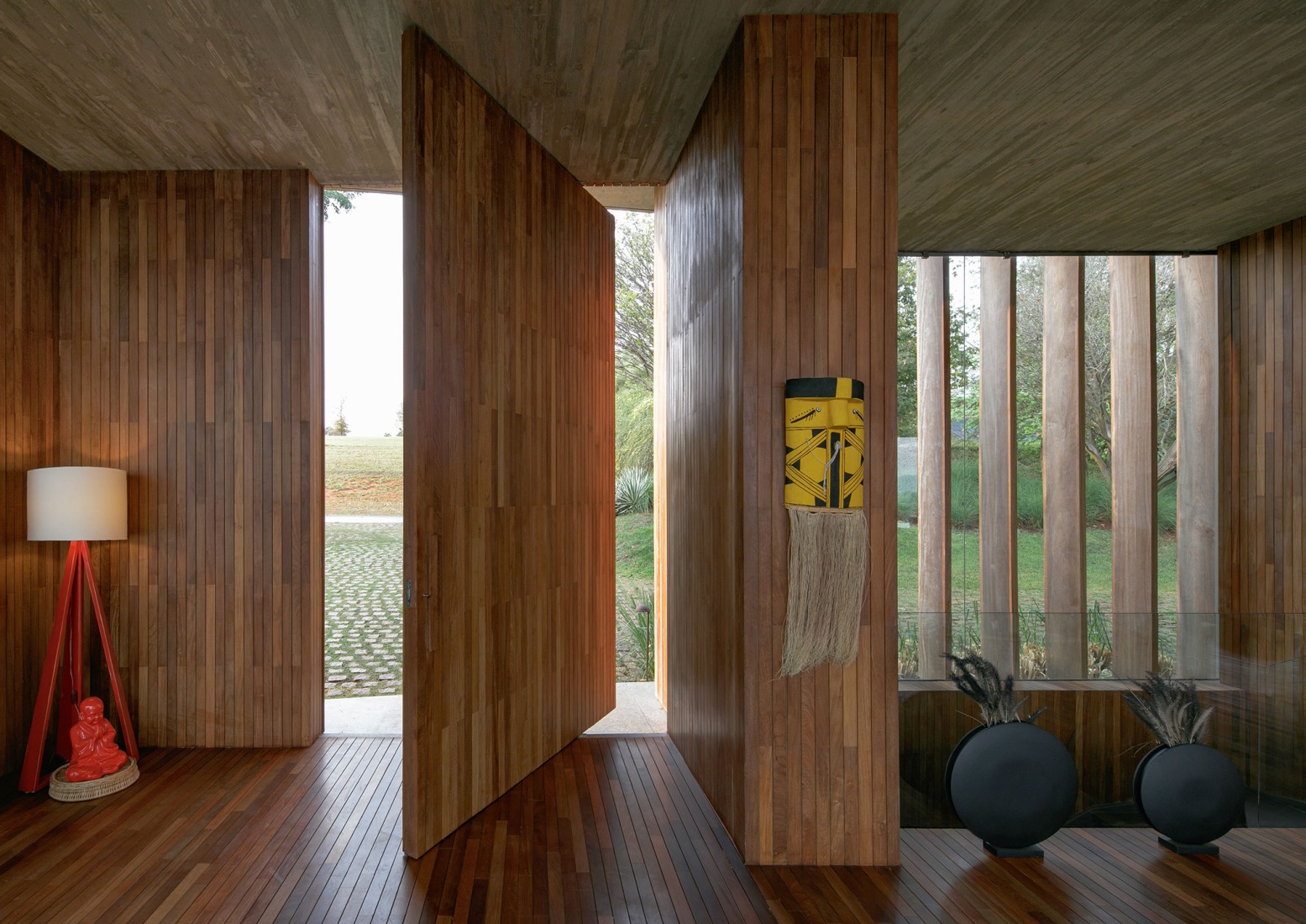 Casa Baroneza por Sabella Arquitetura. Fotografía por Nelson Kon.