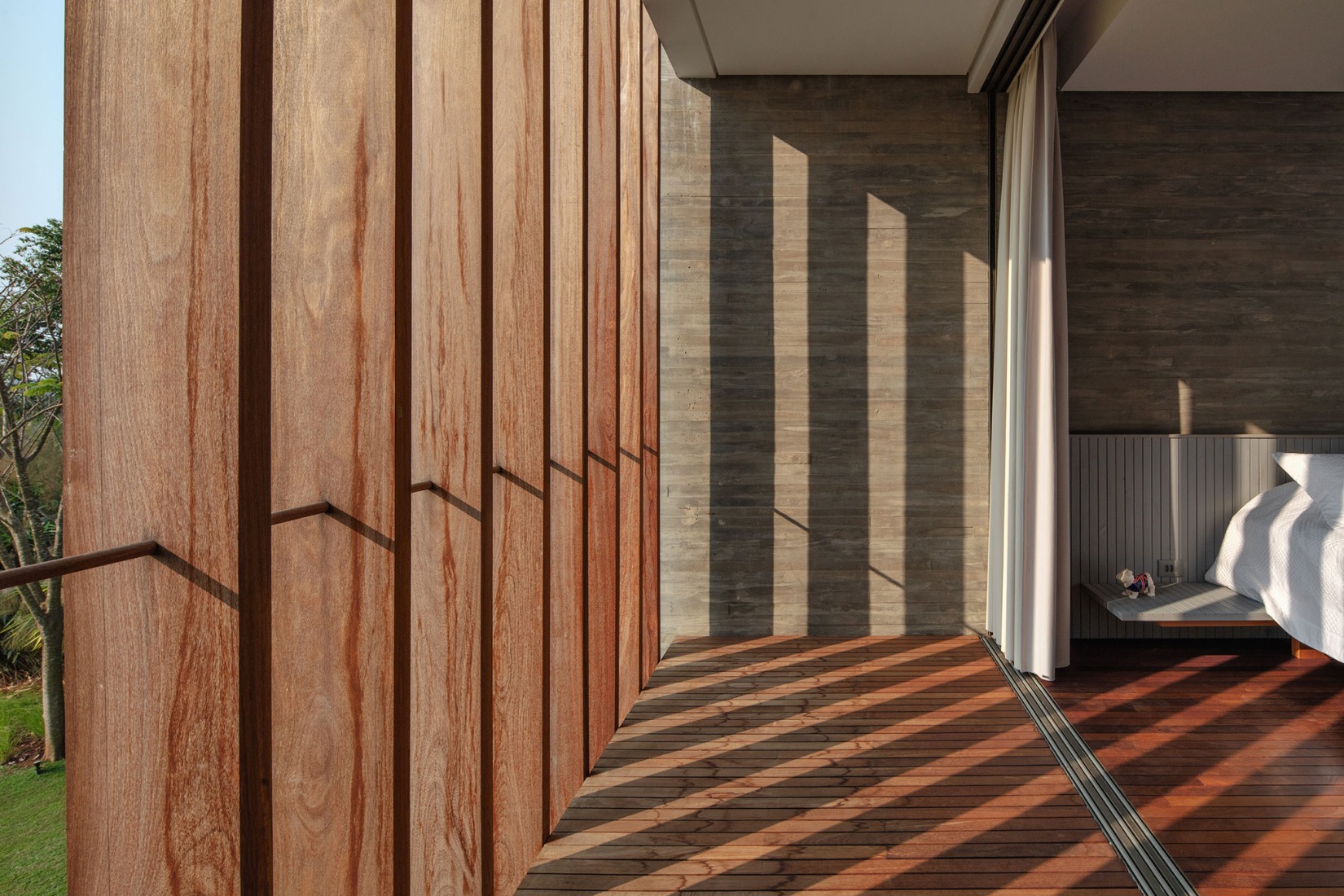 Casa Baroneza por Sabella Arquitetura. Fotografía por Nelson Kon.