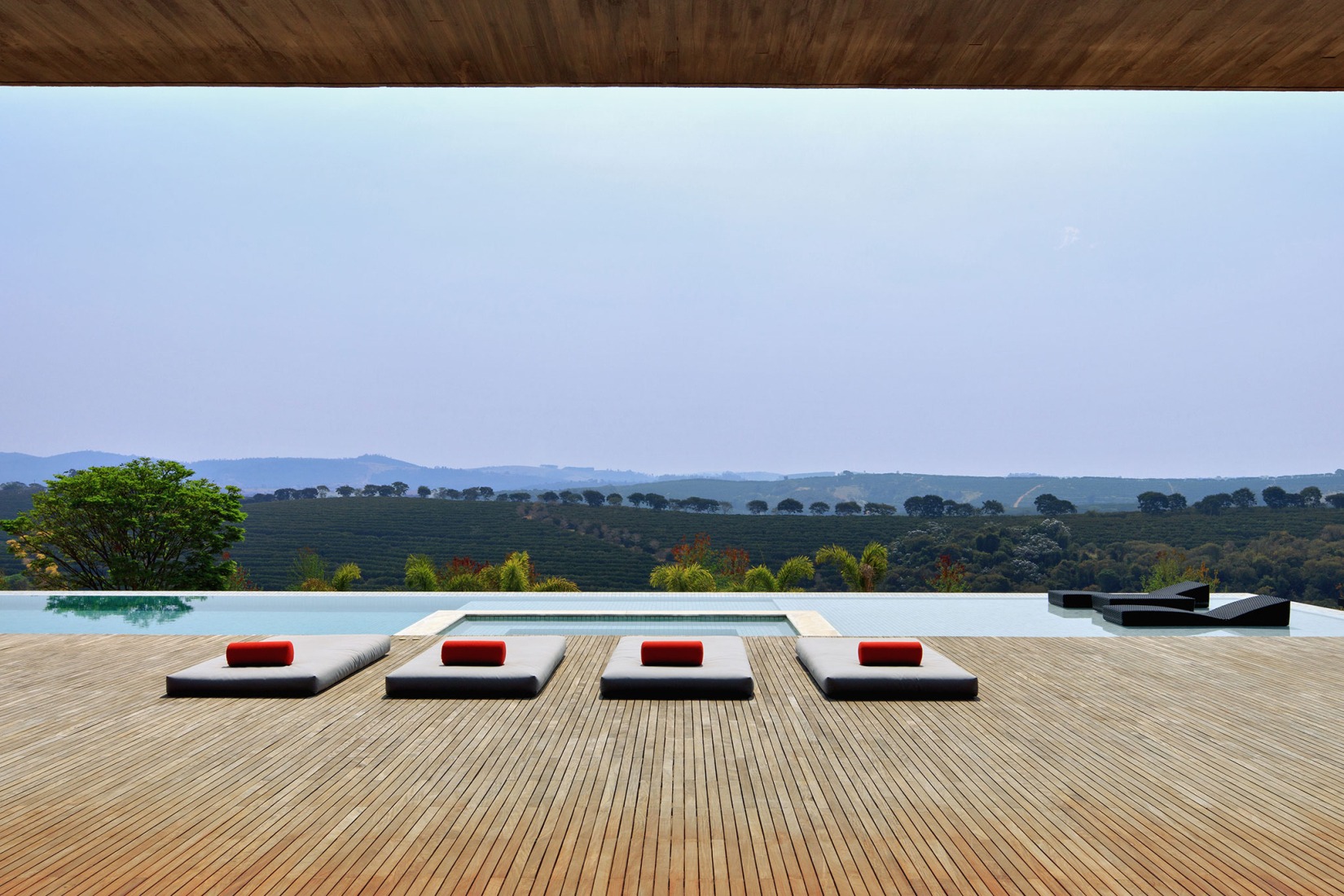 Casa Baroneza por Sabella Arquitetura. Fotografía por Nelson Kon.