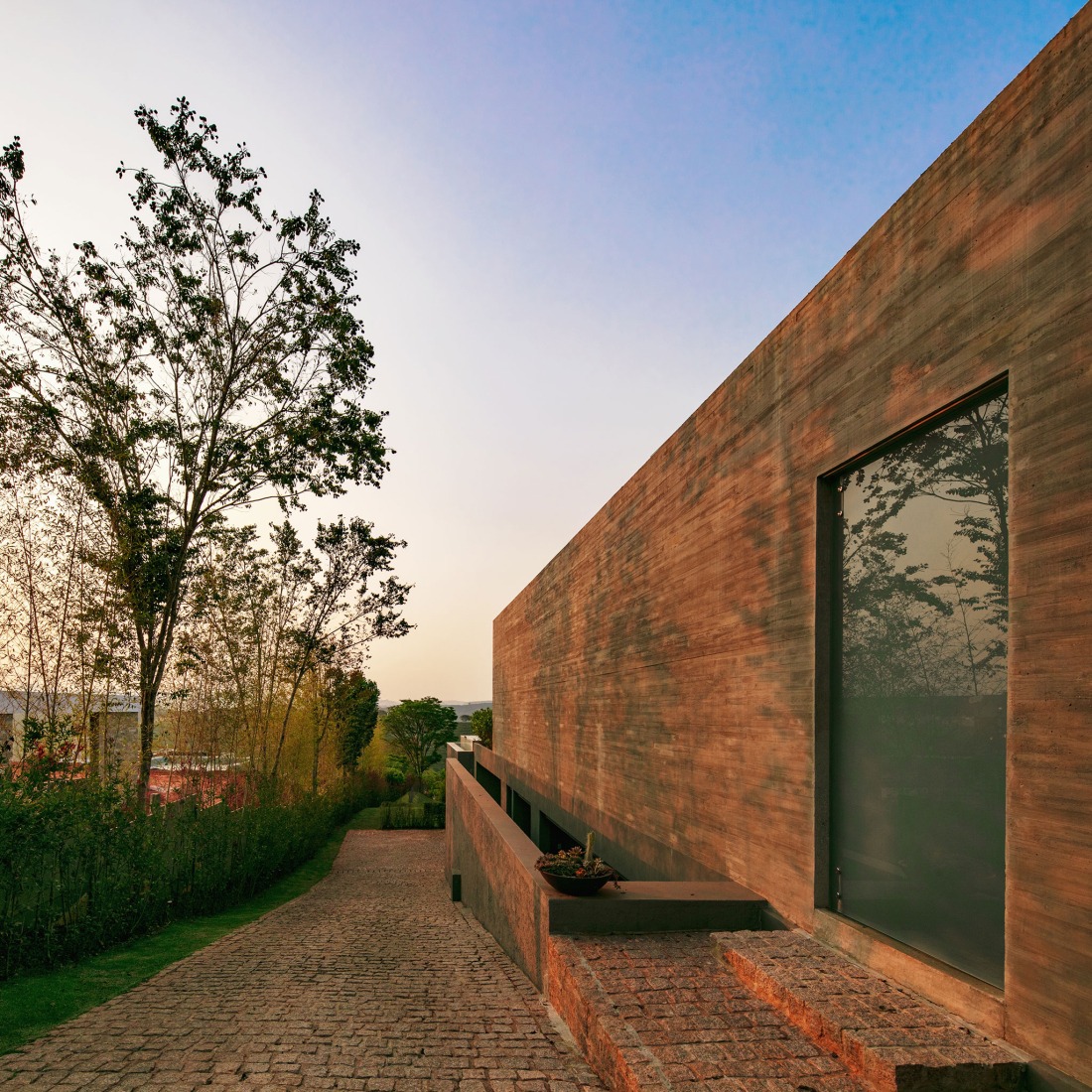 Casa Baroneza por Sabella Arquitetura. Fotografía por Nelson Kon.