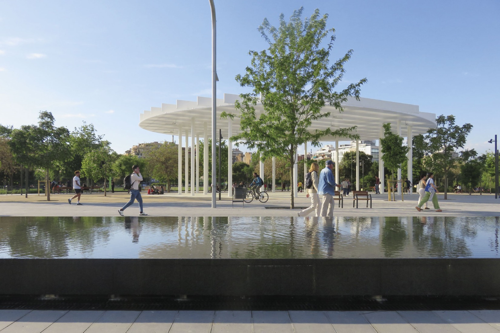 Canòpia Urbana —ámbito de túneles— del Parque de las Glòries, obra de los estudios Agence Ter, ACPA y Meta Engineering. Fotografía por ernando Lua+Droneit / BIMSA.