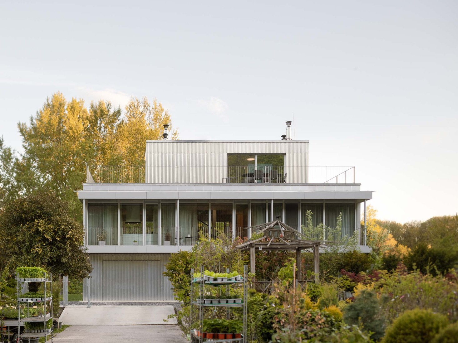 Single-family house on the Danube backwater by Čechvala architects. Photograph by Alex Shoots Buildings.