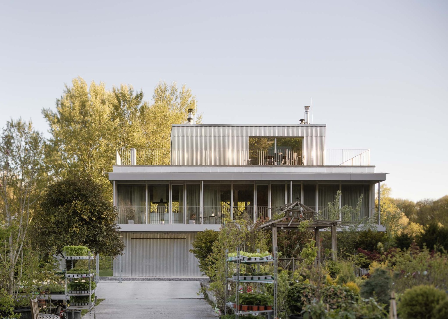 Single-family house on the Danube backwater by Čechvala architects. Photograph by Alex Shoots Buildings.