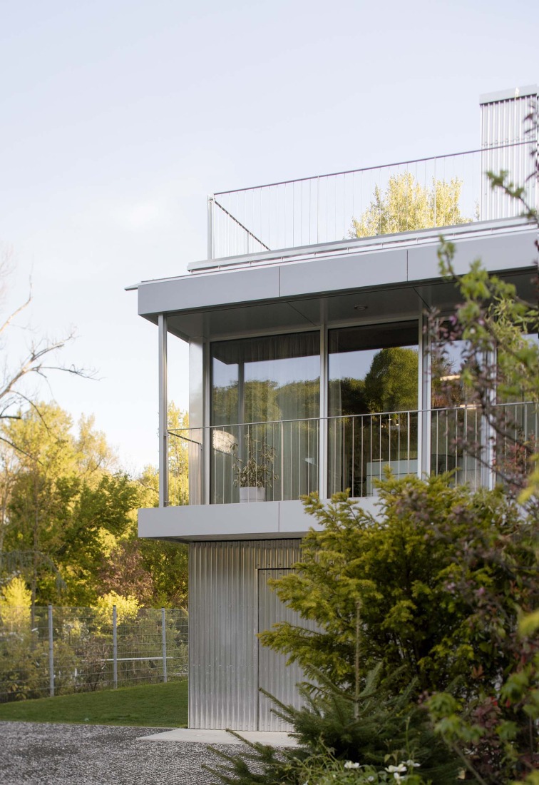 Single-family house on the Danube backwater by Čechvala architects. Photograph by Alex Shoots Buildings.