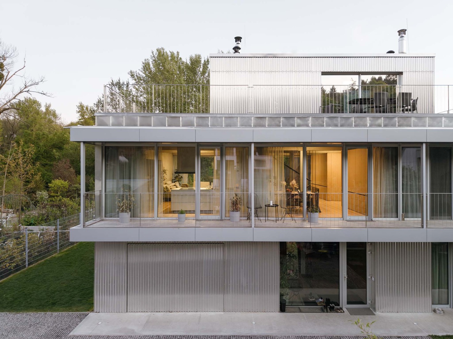 Single-family house on the Danube backwater by Čechvala architects. Photograph by Alex Shoots Buildings.