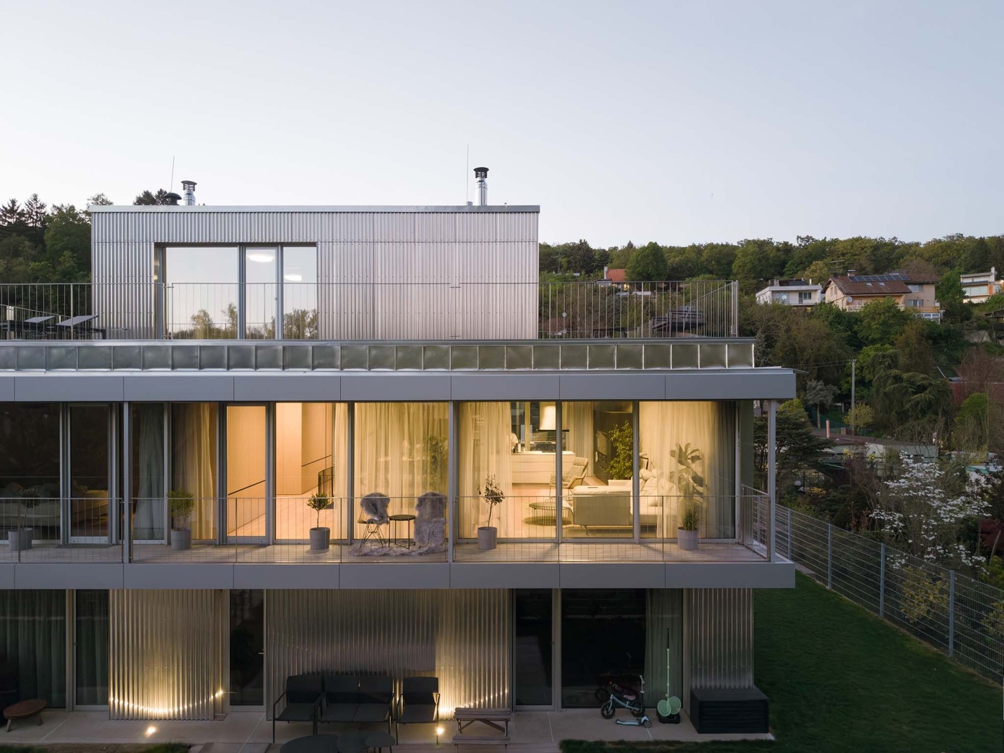 Single-family house on the Danube backwater by Čechvala architects. Photograph by Alex Shoots Buildings.