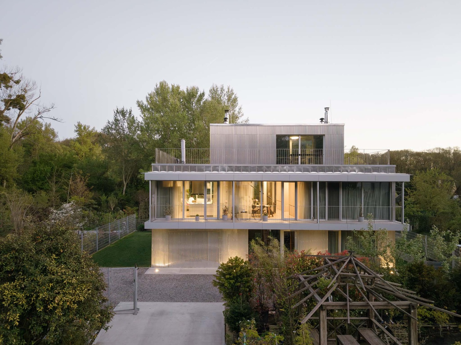 Single-family house on the Danube backwater by Čechvala architects. Photograph by Alex Shoots Buildings.