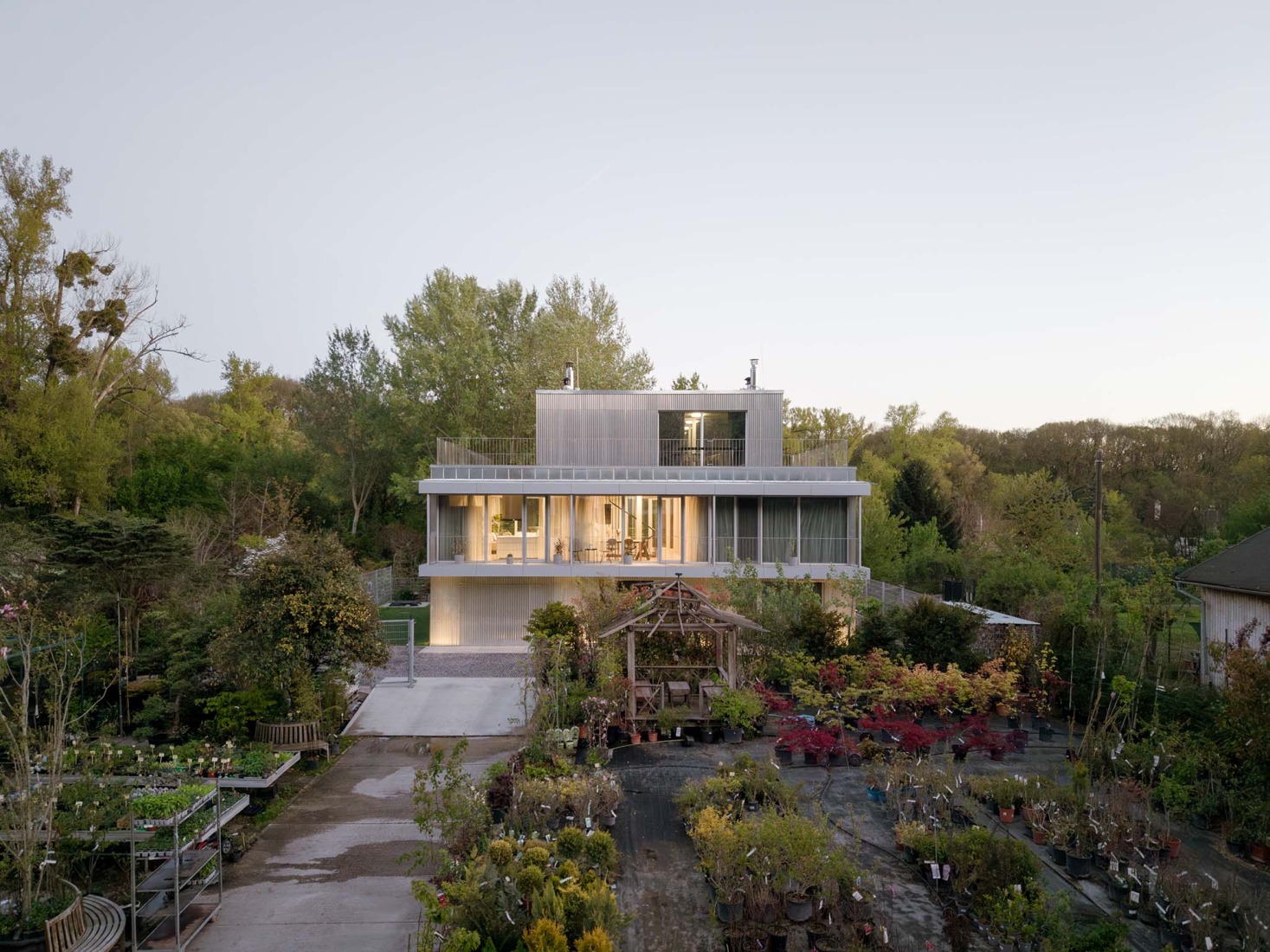 Single-family house on the Danube backwater by Čechvala architects. Photograph by Alex Shoots Buildings.