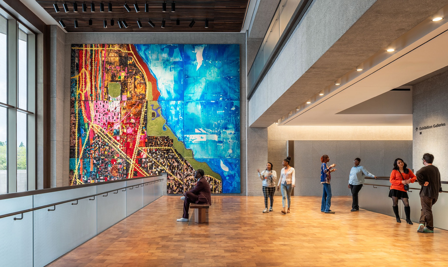 La obra «Ciudad de los Grandes Hombros» de Mark Bradford se exhibe en el vestíbulo «Esperanza y Cambio» del Museo del Centro Presidencial Obama en Chicago, Illinois, el 29 de abril de 2026. Fotografía de Angie McMonigal. Cortesía de la Fundación Obama.