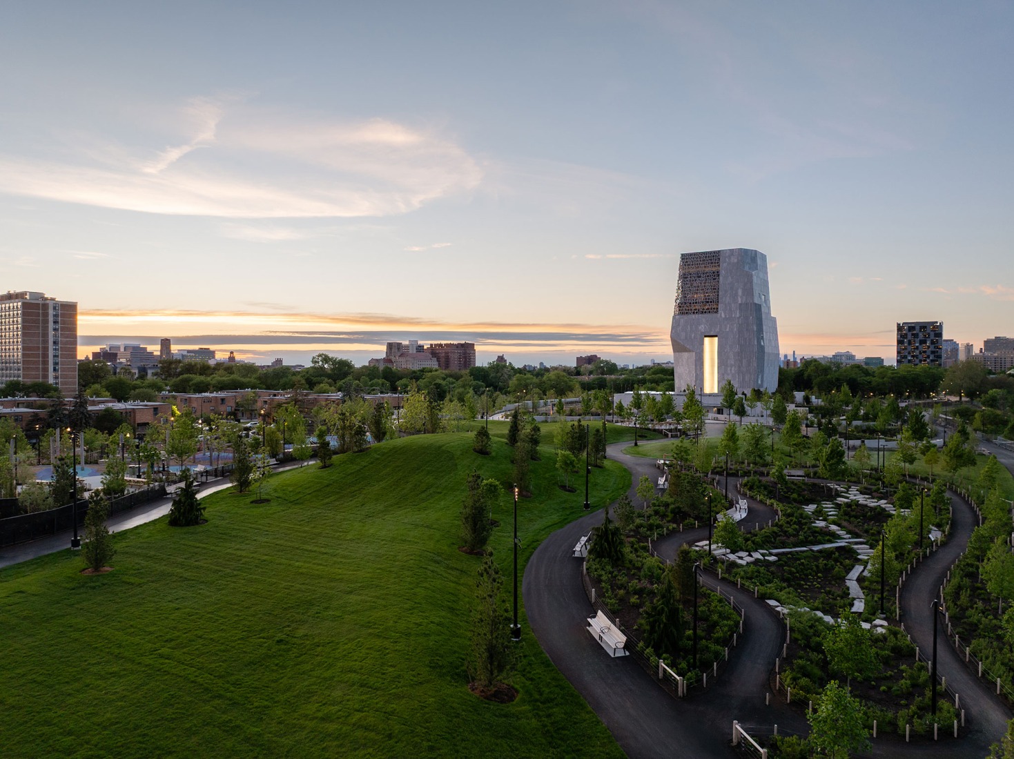 El gran jardín del Museo del Centro Presidencial Obama en Chicago, Illinois, el 20 de mayo de 2026. Fotografía de Taylor Glascock. Cortesía de la Fundación Obama.
