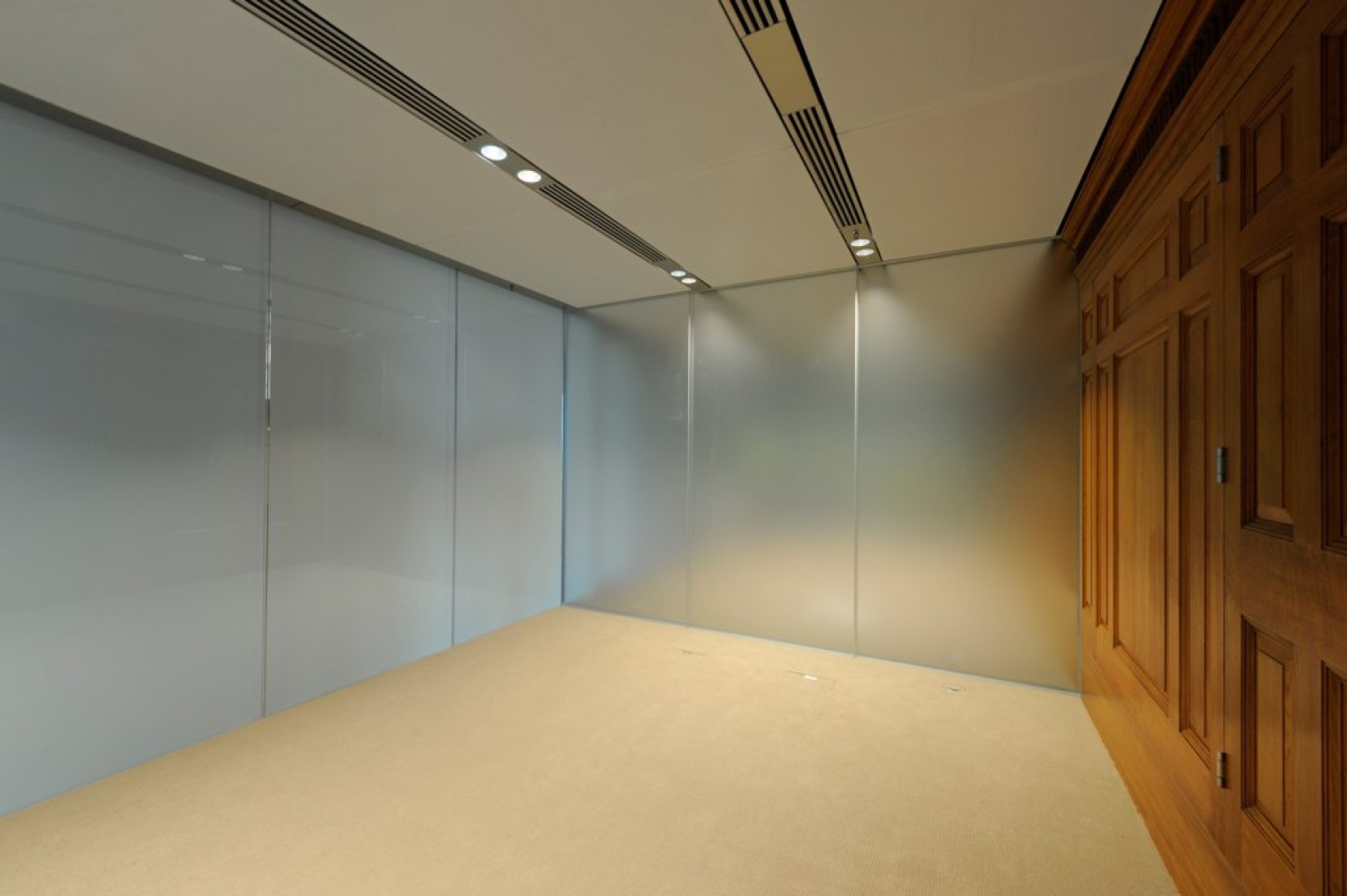 Rothschild Bank HQ. Control de la radiación solar y soluciones de privacidad para las diferentes instalaciones. LC SmartGlass “Off”