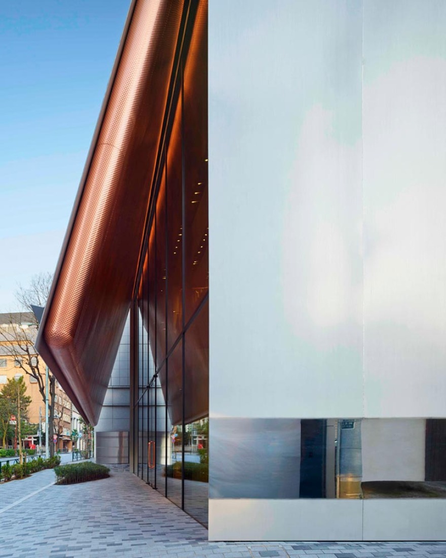 Polished façade draws attention towards the store. Miu Miu Aoyama by Herzog & de Meuron. Images courtesy of Miu Miu.