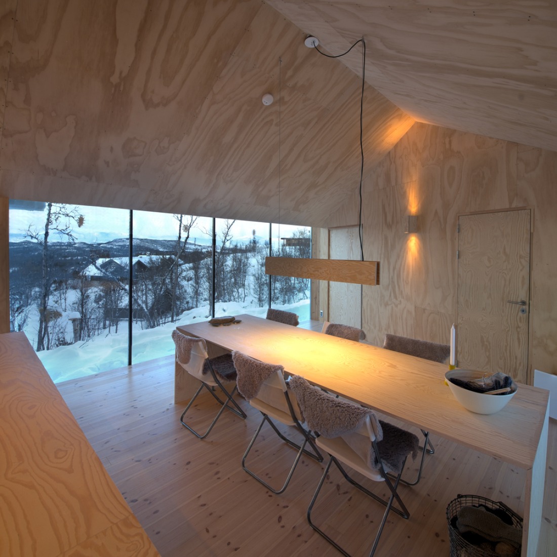 Refugio, V-lodge por Reiuf Ramstad architects. Fotografía © Søren Harder Nielsen.