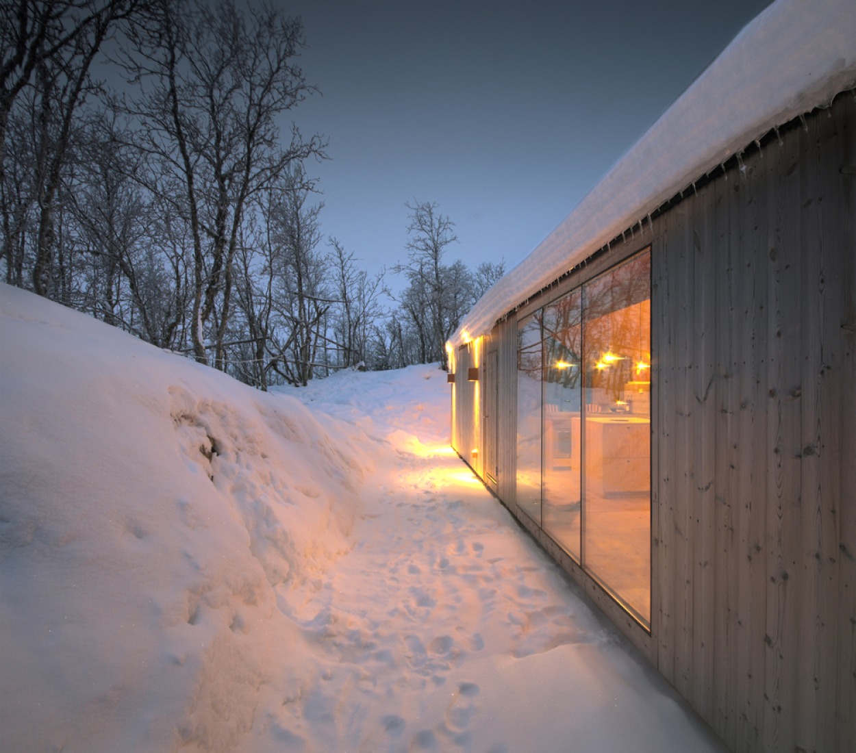 Refugio, V-lodge por Reiuf Ramstad architects. Fotografía © Søren Harder Nielsen.