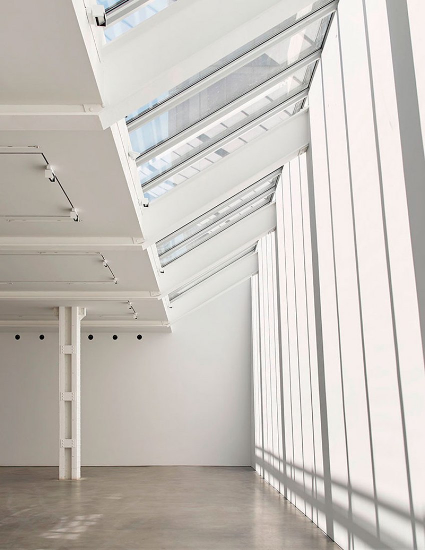 Vista interior. Fotografía © Jason Schmidt. Imagen cortesía de Lisson Gallery