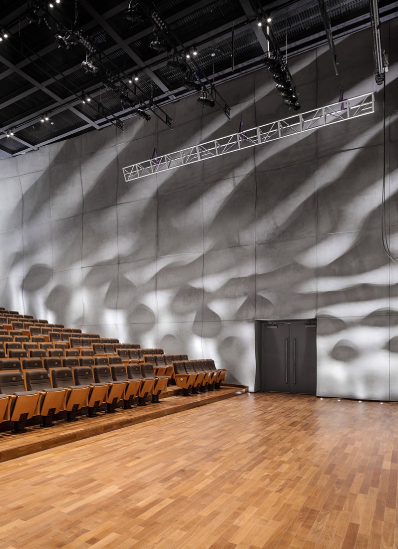 Auditorium. Harbin Opera House by MAD Architects. Photography @ Adam Mørk. 