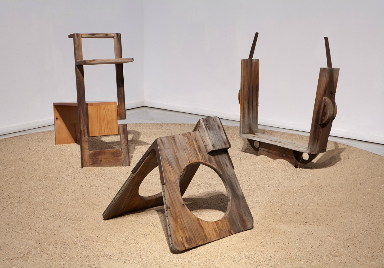 Exposición Playgrounds. Reinventar la plaza, en el Museo Nacional Centro de Arte Reina Sofía. Vista de sala. Archivo fotográfico del Museo Nacional Centro de Arte Reina Sofía. 2014.