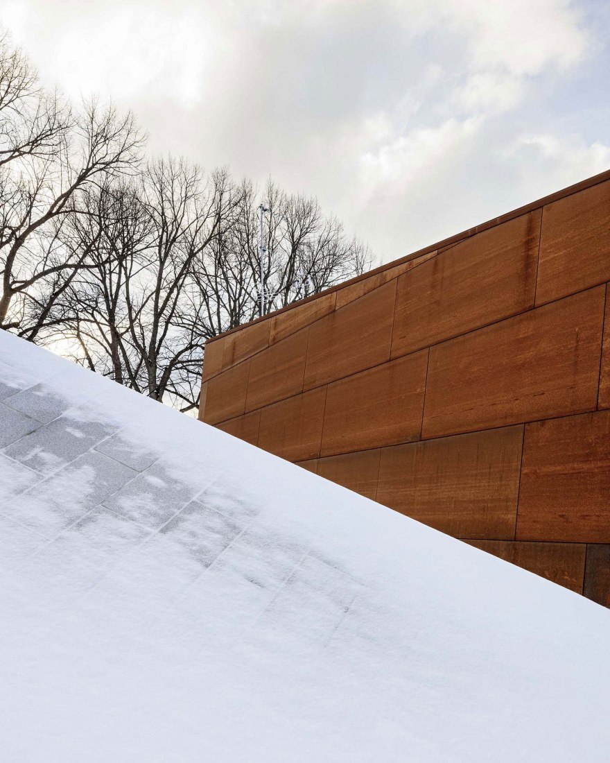 Exterior view. Aalto University Metro Station by ALA Architects + Esa Piironen Architects. Photograph © Tuomas Uusheimo 