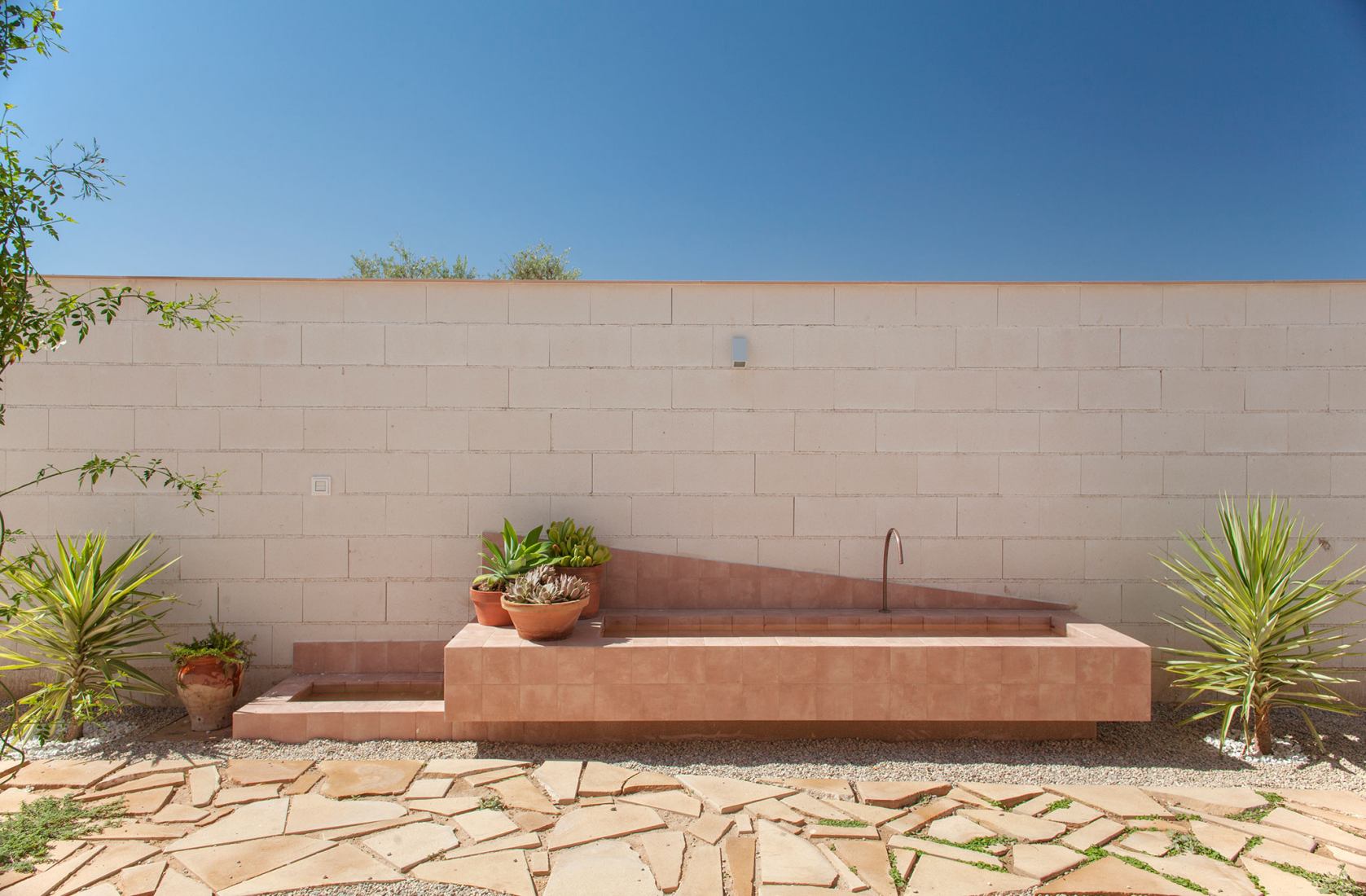 House for a family of Felines and Canines by AFAB. Photography by AFAB.