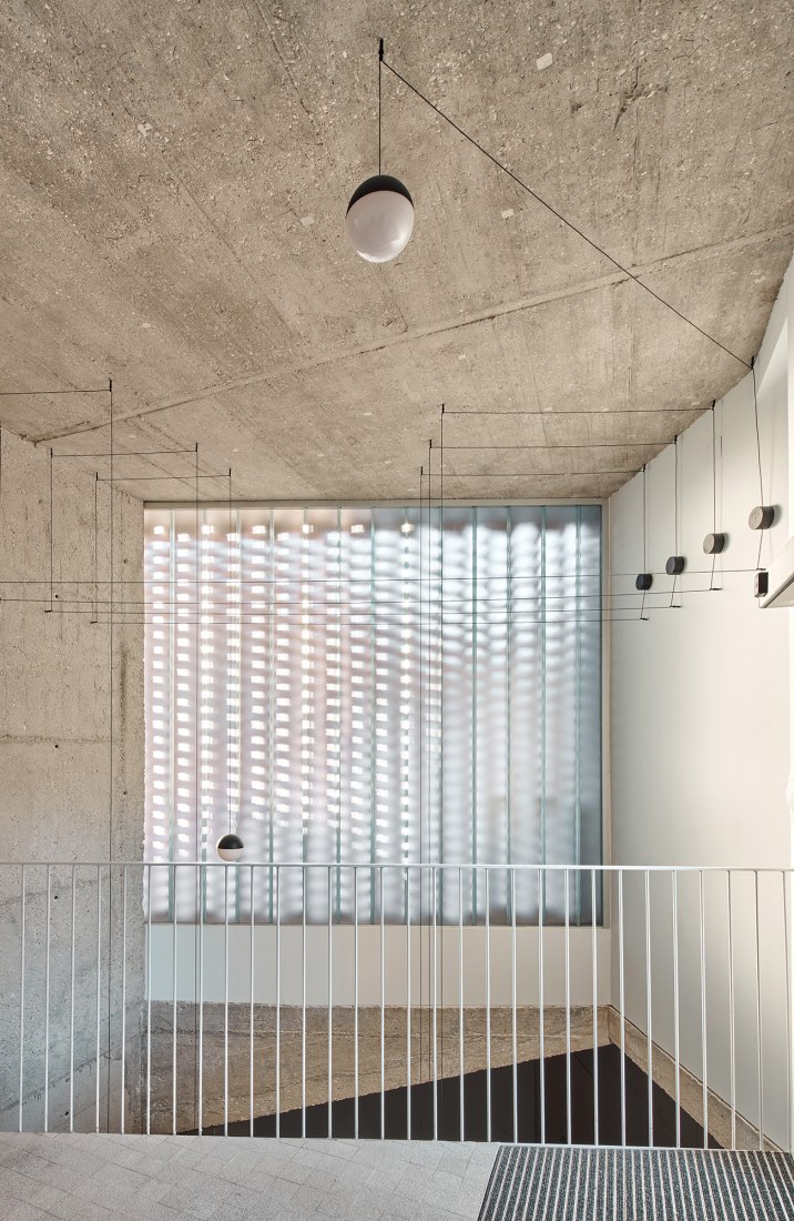 Rehabilitación de la Casa de la Cultura como Biblioteca Municipal y Teatro por Extudio, Matos Castillo Arquitectos y Toni Gelabert Arquitecte. Fotografía por José Hevia
