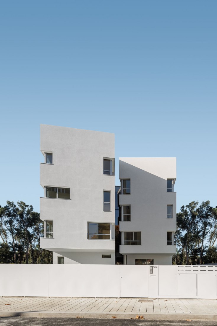 Nova Rio Housing by António Paulo Marques, Arquiteto e Associados. Photograph by Ivo Tavares Studio.