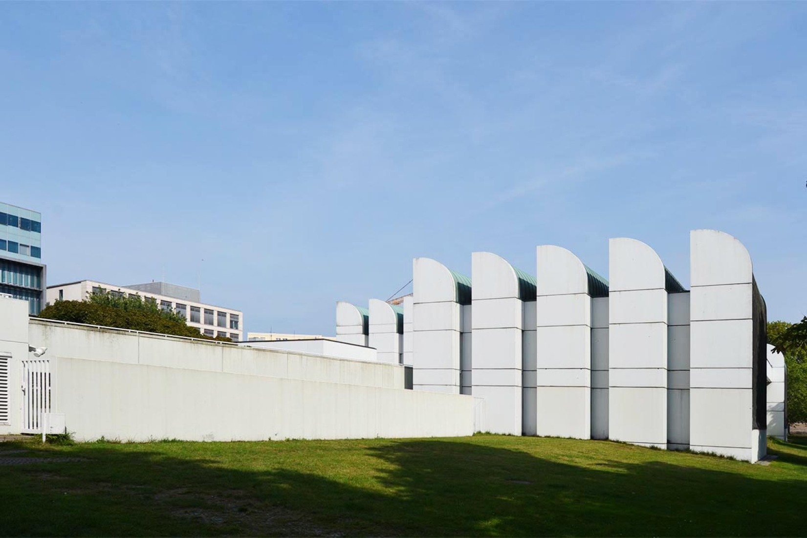Exterior view. The Bauhaus’s Archives by Walter Gropius. Photography © Branly Ernesto Pérez.