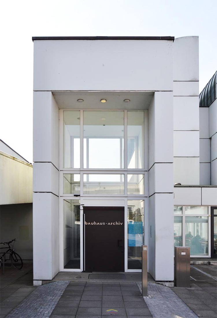 Detail of the façade. The Bauhaus’s Archives by Walter Gropius. Photography © Branly Ernesto Pérez.