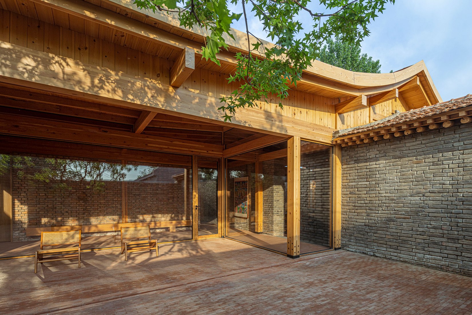 Back courtyard. Mixed House by ARCHSTUDIO. Photograph by Jin Weiqi.