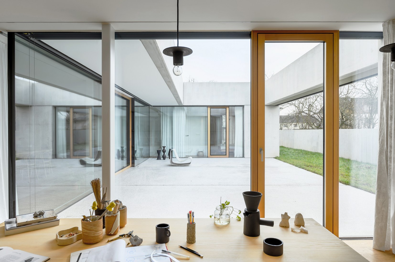 House for a ceramic designer by Arhitektura. Photograph by Miran Kambič