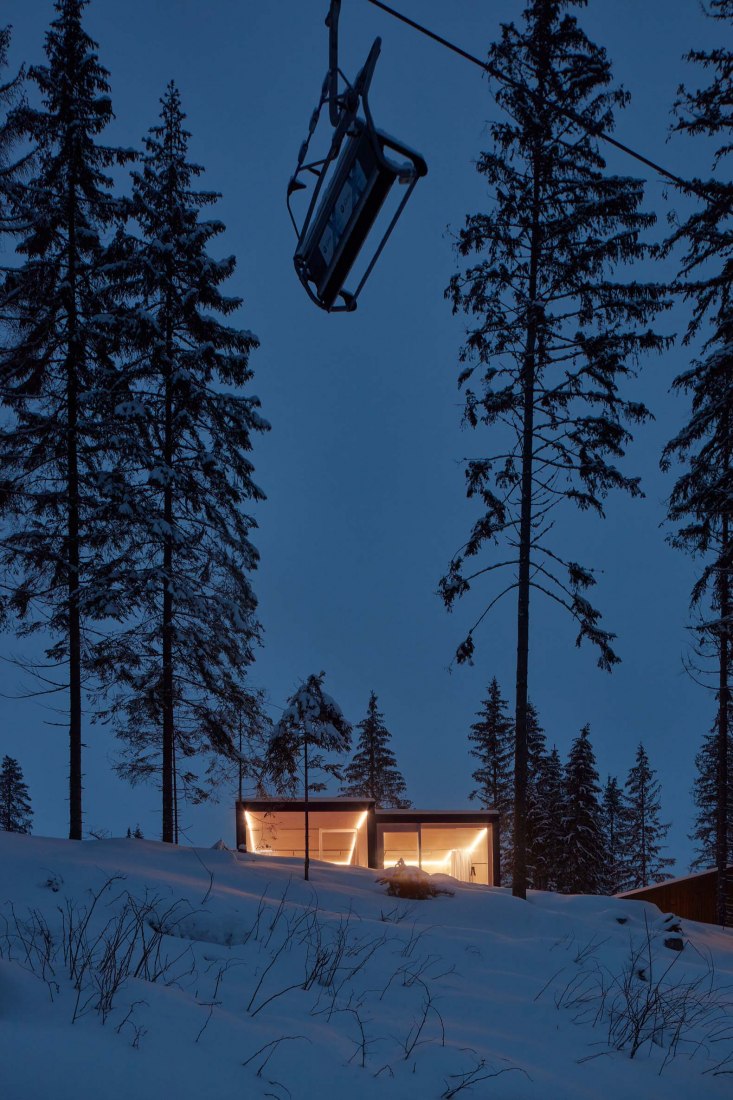 Refugios para el Hotel Bjornson por Ark-shelter. Fotografía por BoysPlayNice