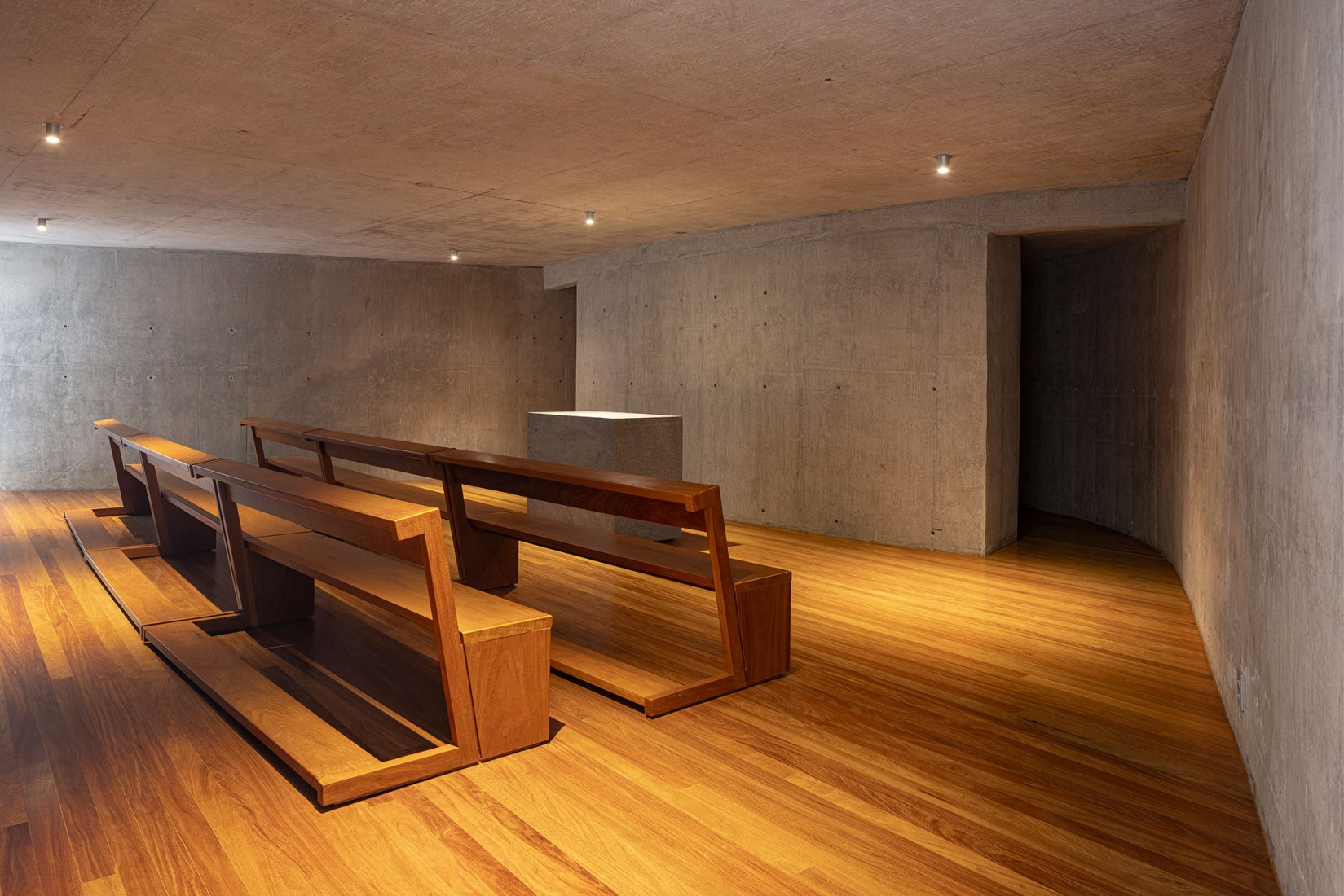 Iglesia de la Sagrada Familia por ARQBR Arquitetura e Urbanismo. Fotografía por Joana França.