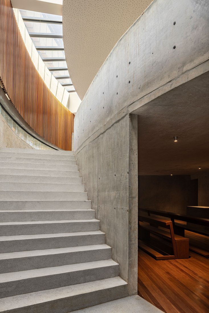 Iglesia de la Sagrada Familia por ARQBR Arquitetura e Urbanismo. Fotografía por Joana França.