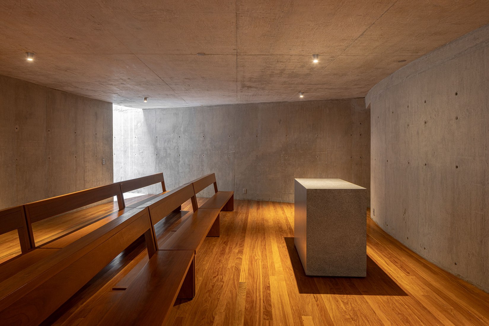 Iglesia de la Sagrada Familia por ARQBR Arquitetura e Urbanismo. Fotografía por Joana França.