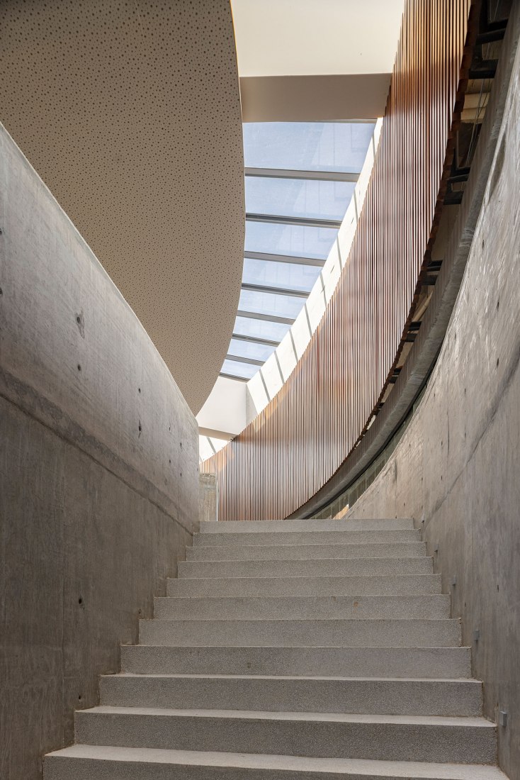 Iglesia de la Sagrada Familia por ARQBR Arquitetura e Urbanismo. Fotografía por Joana França.