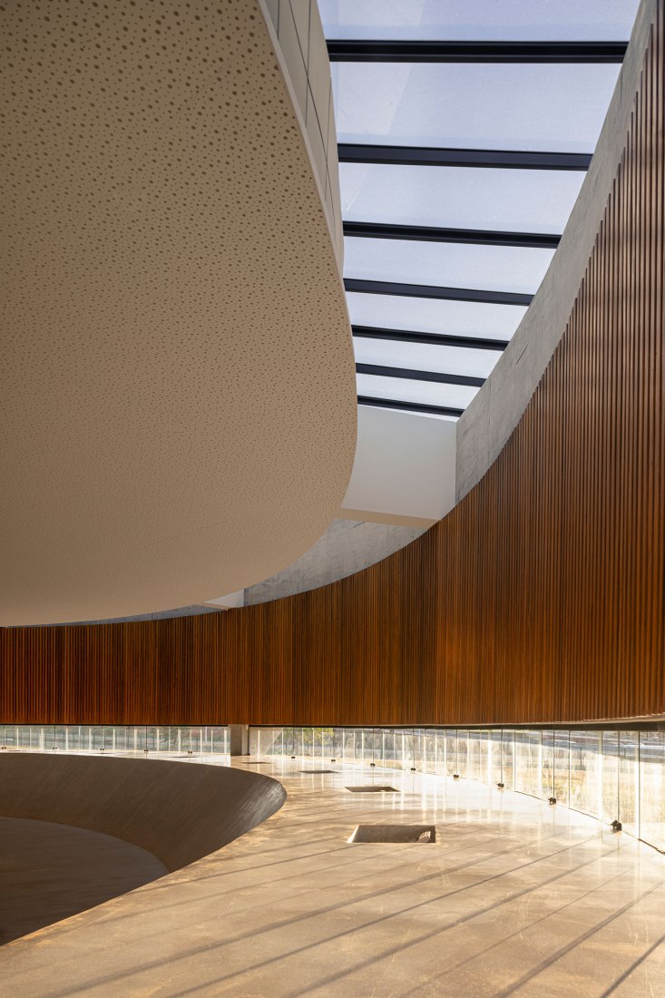 Iglesia de la Sagrada Familia por ARQBR Arquitetura e Urbanismo. Fotografía por Joana França.