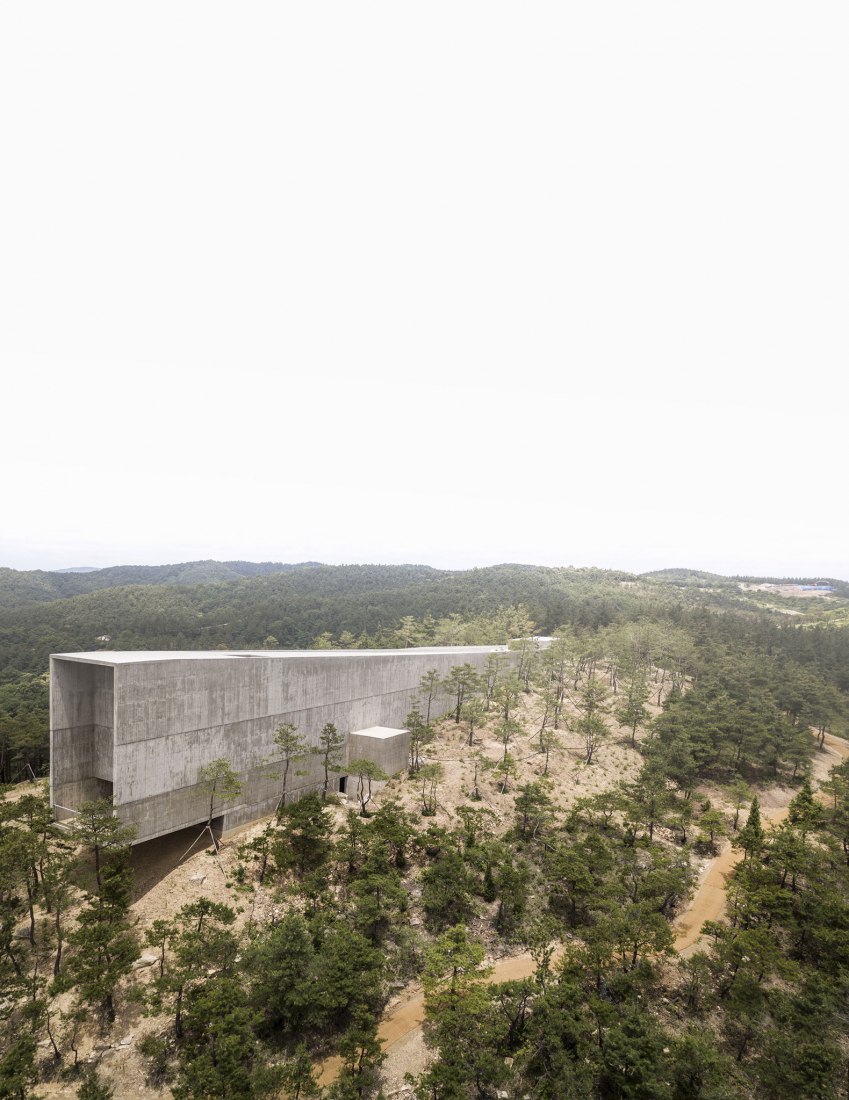 Pabellón de arte en Saya Park por Alvaro Siza y Carlos Castanheira. Fotografía por Fernando Guerra, FG+SG – Fotografia de Arquitectura.