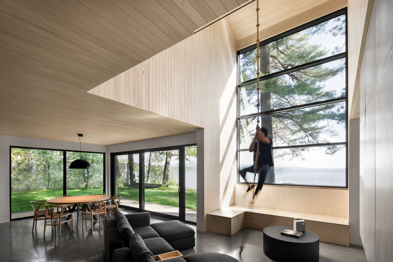 Lakeside Cabin by Atelier Schwimmer. Photograph by Adrien Williams 