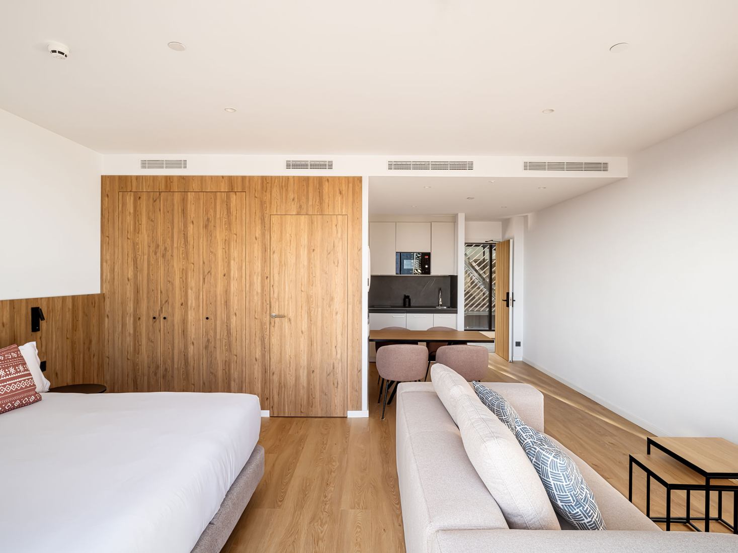 Tembo Suites Port Forum Barcelona by aZCON + HYBRIDa. Photograph by Adrià Goula.