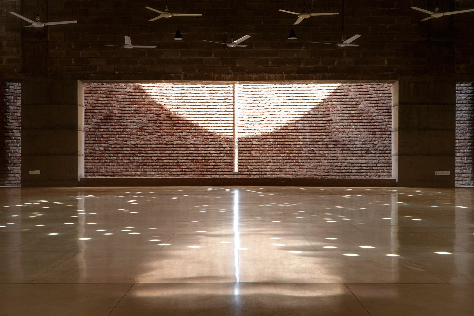 Bait Ur Rouf Mosque, Dhaka (Architect: Marina Tabassum). Photograph © Rajesh Vora