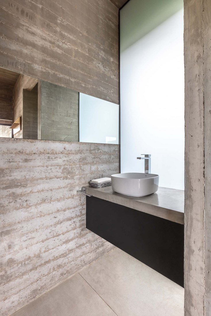 Pilará House by Besonías Almeida architects. Photograph by Federico Kulekdjian