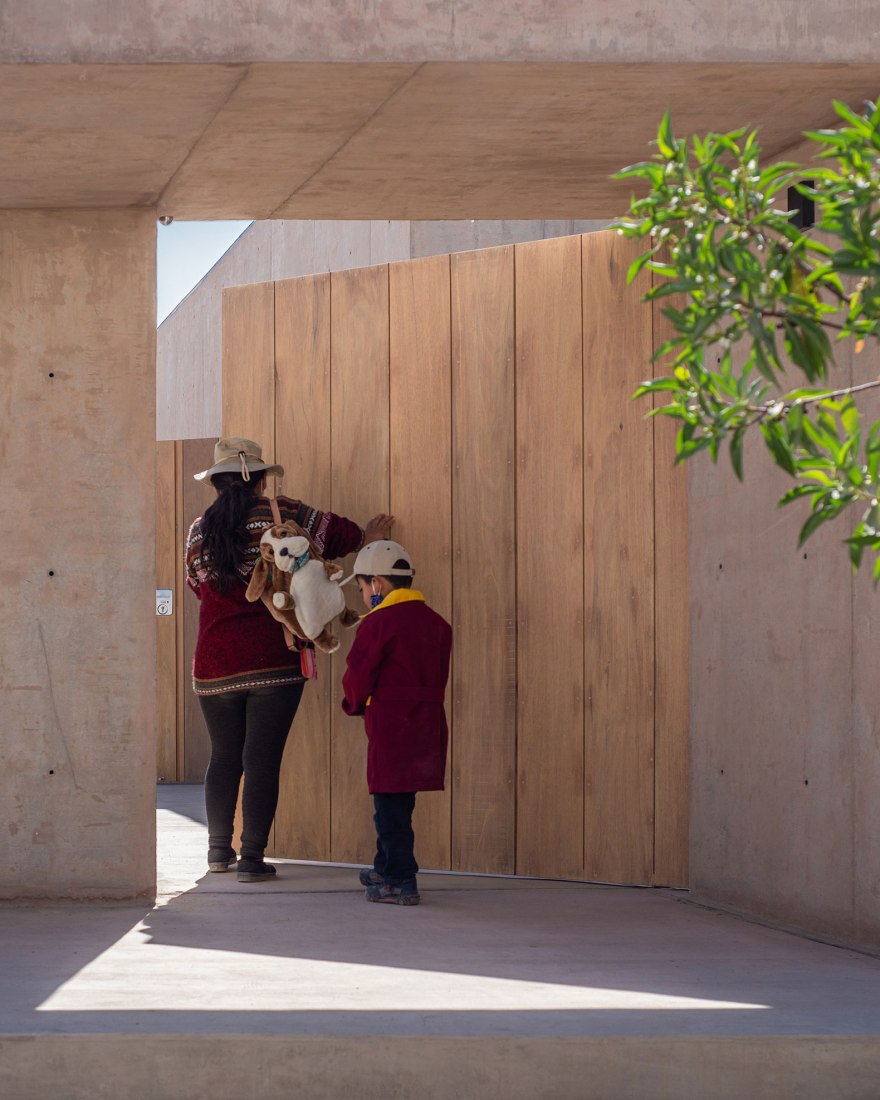 Escuela infantil en Cerro Colorado por Betsaida Curto Reyes, Ander Bados Sesma. Fotografía por Eleazar Cuadros, Mikel Beaumont.