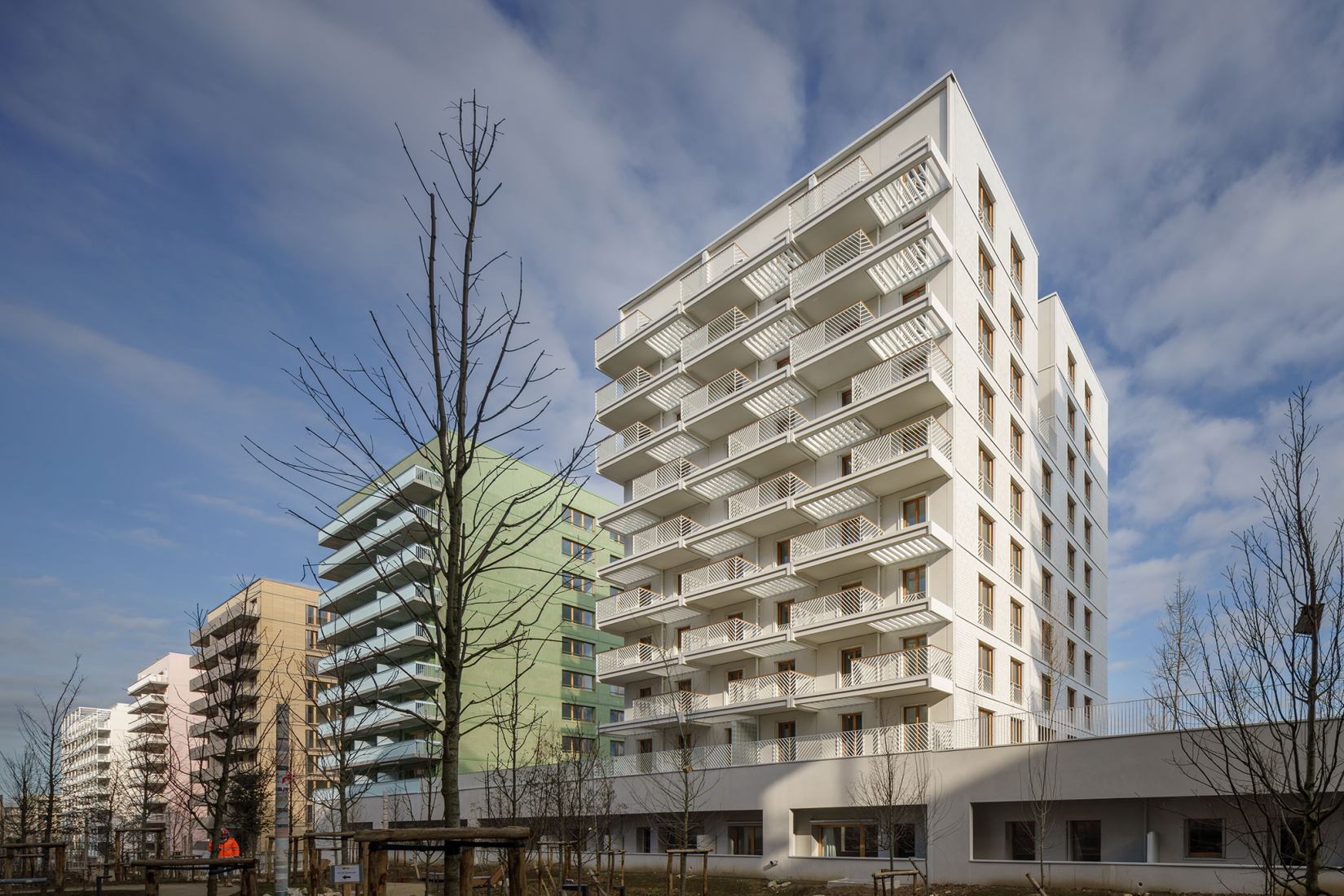 Una villa de deportistas para una ciudad de éxito por Brenac & Gonzalez & Associés. Fotografía por Stefan Tuchila.
