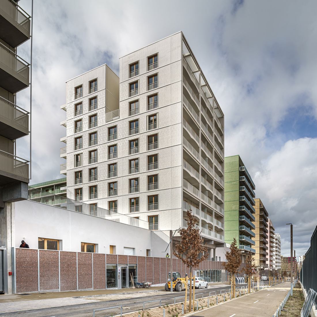 Una villa de deportistas para una ciudad de éxito por Brenac & Gonzalez & Associés. Fotografía por Stefan Tuchila.