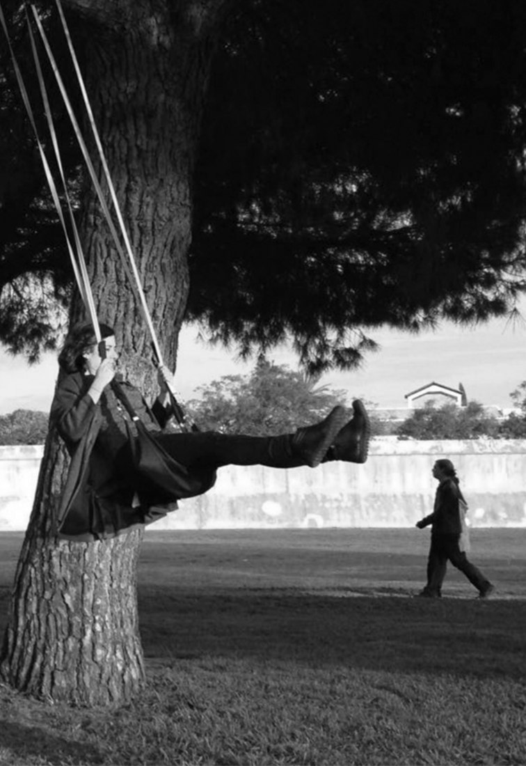 Swing back pack, Araceli Calero Castro, Macarena Castillo Párraga, Rosa Gallardo Parralo. Uncertainty - Spanish Pavilion. Photograph by Araceli Calero, Macarena Castillo, Rosa Gallardo.