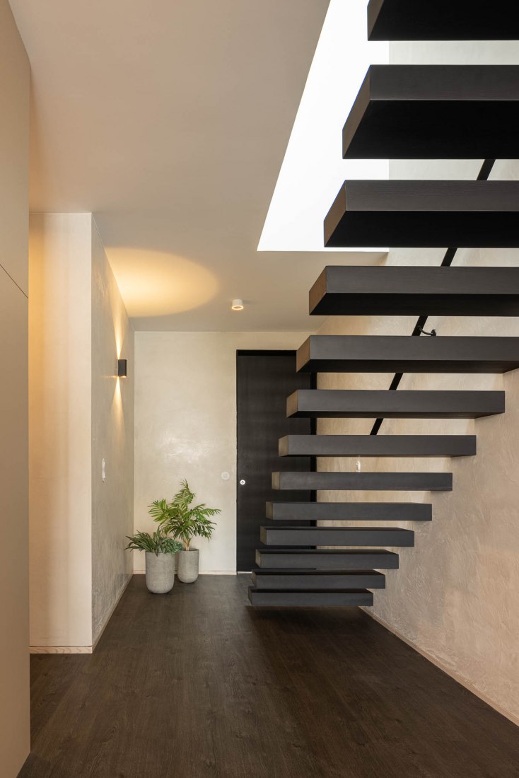 Windmill house by BOX arquitectos. Photograph by Ivo Tavares Studio.