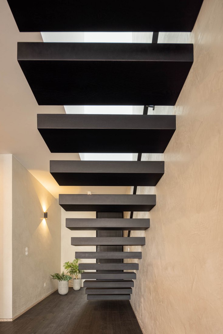 Windmill house by BOX arquitectos. Photograph by Ivo Tavares Studio.