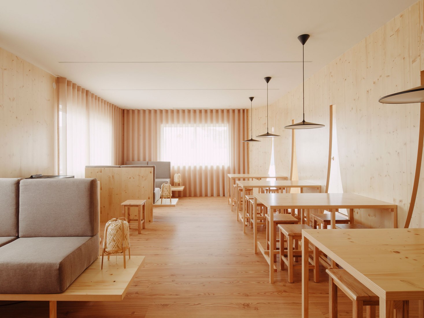 Tarouca Gastro Bar por Bruno Dias Arquitectura. Fotografía por Hugo Santos Silva.