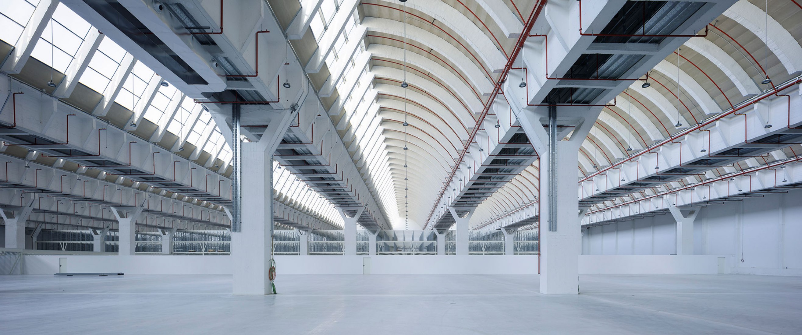 Renovation in progress, interior view. Renovation of the Intelhorce factory in Málaga by System Arquitectura. Photography by Fernando Alda